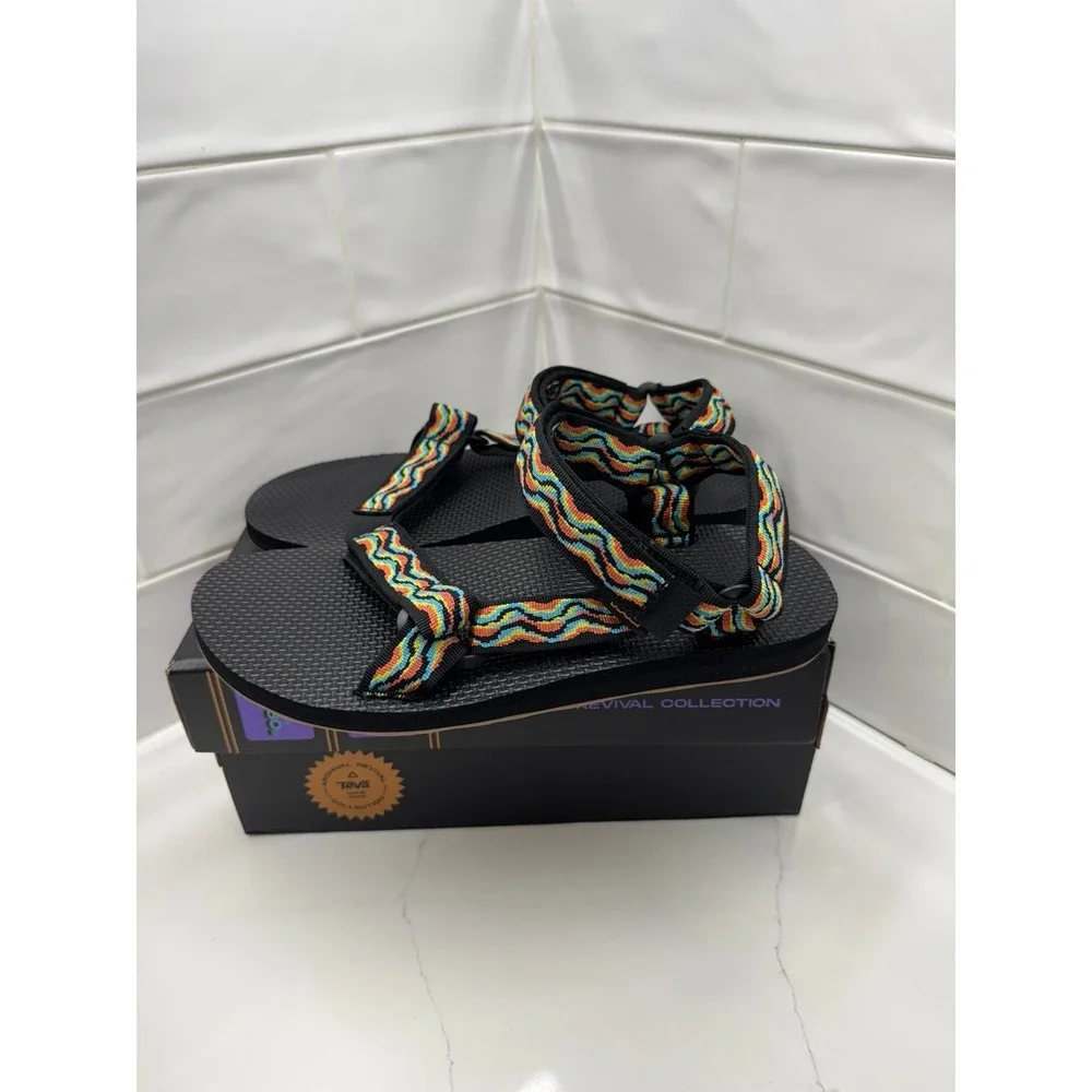 Teva 80s Archival Revival men's size 9‎